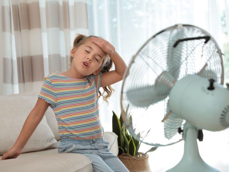 Παιδιά και καύσωνας: Ένας mini οδηγός προστασίας από την παιδίατρο