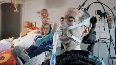 ALS: Έχασε τη φωνή του αλλά μιλά ξανά χάρη σε εμφύτευμα εγκεφάλου – Η συγκλονιστική ιστορία ενός 47χρονου