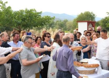 Με κατάνυξη και παραδοσιακή φιλοξενία ο εορτασμός του Αγίου Βαρθολομαίου στο Γριζάνο