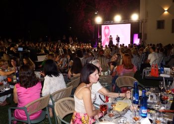 Γυναίκες Χειρουργοί έγιναν μοντέλα για τις Γυναίκες Μαχήτριες της Ζωής – Μια συγκινητική βραδιά προσφοράς στα Τρίκαλα (ΦΩΤΟ – ΒΙΝΤΕΟ)