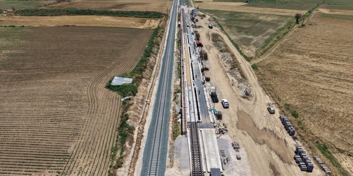 Θεσσαλία: Παραδίδεται σε κυκλοφορία το πρώτο ενισχυμένο τμήμα της γραμμής Αθήνα-Θεσσαλονίκη μετά τις θεομηνίες Daniel και Elias