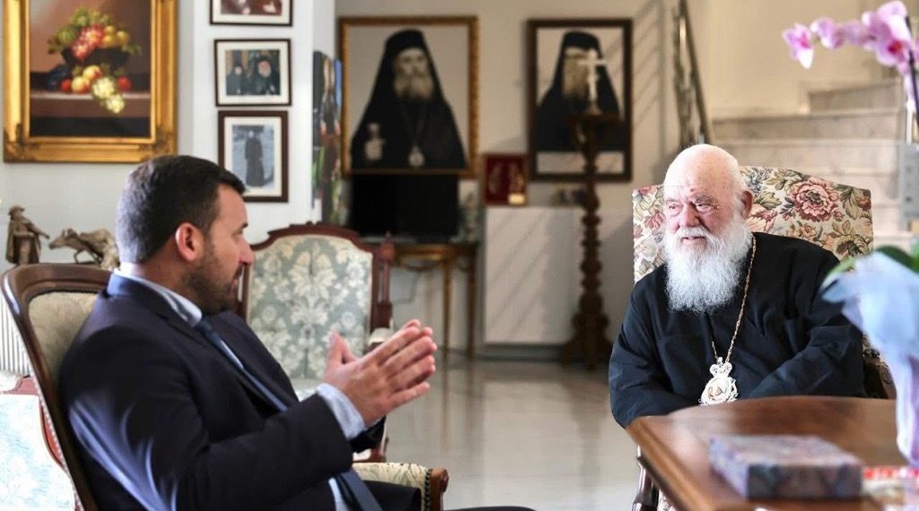 Λευτέρης Αβραμόπουλος: Από κοντά το “Εις Έτη Πολλά” στον Αρχιεπίσκοπο Ιερώνυμο στο Χαλκούτσι – Το “ευχαριστώ” για την στήριξη του Κοινωνικού Παντοπωλείου