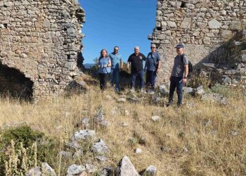 Αυτοψία στον δρόμο πρόσβασης προς το Κάστρο του Γριζάνου – Στόχος η βελτίωση της πρόσβασης και η ανάδειξη του σημαντικού μνημείου (ΦΩΤΟ)