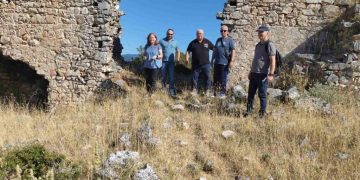 Αυτοψία στον δρόμο πρόσβασης προς το Κάστρο του Γριζάνου – Στόχος η βελτίωση της πρόσβασης και η ανάδειξη του σημαντικού μνημείου (ΦΩΤΟ)