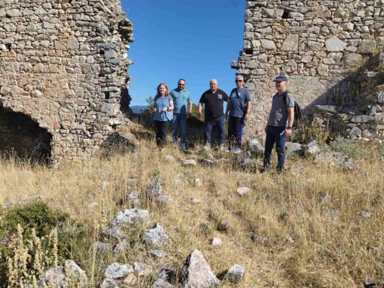Αυτοψία στον δρόμο πρόσβασης προς το Κάστρο του Γριζάνου – Στόχος η βελτίωση της πρόσβασης και η ανάδειξη του σημαντικού μνημείου (ΦΩΤΟ)