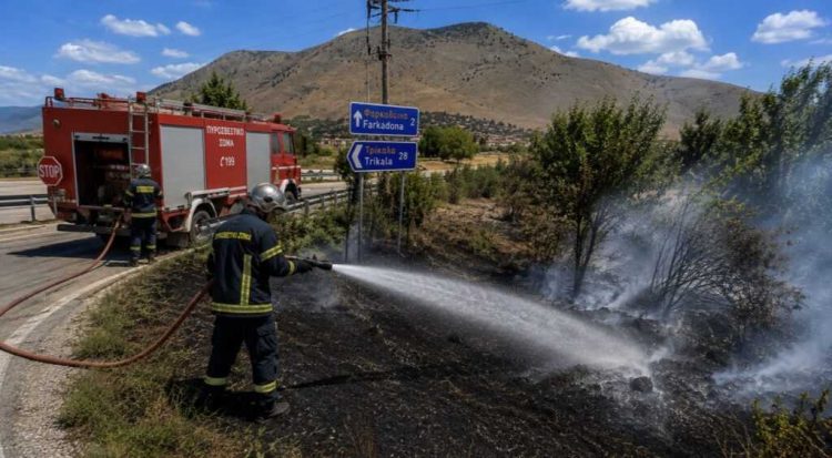 Άμεση επέμβαση της Πυροσβεστικής Οιχαλίας σε φωτιά στη Φαρκαδόνα – Έκκληση του Προέδρου (ΦΩΤΟ)