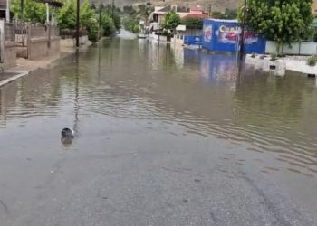 Νεροποντή: Οι δρόμοι της Φαρκαδόνας πλημμύρισαν ξανά… (ΦΩΤΟ – ΒΙΝΤΕΟ)