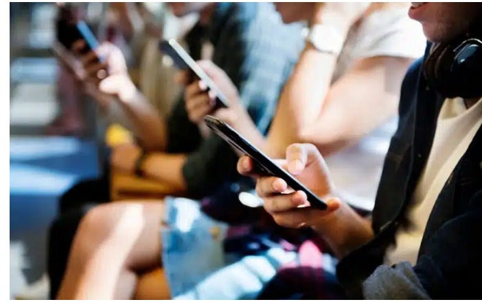 Έρχεται voucher για smartphone – Ποιοι δικαιούνται την επιδότηση