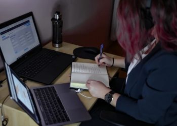 Γονική άδεια 4 μήνες: Ποιοι τη δικαιούνται και πώς πληρώνεται