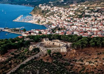 Αντίδραση των αρχαιολόγων για τον γάμο της Αμαλίας Κωστοπούλου στον αρχαιολογικό χώρο του Νιόκαστρου στην Πύλο