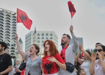 Αλβανία: Κλιμακώνονται οι διαδηλώσεις κατά της επένδυσης-μαμούθ του Κούσνερ – Δείτε βίντεο