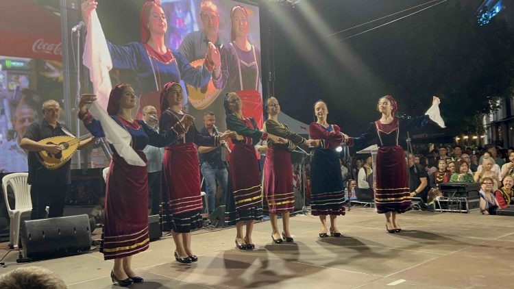 Τρίκαλα: Πολυκοσμία και πλούσια γεύση παράδοσης στην έναρξη του 40ου Πανελληνίου Ανταμώματος Βλάχων (ΦΩΤΟ – ΒΙΝΤΕΟ)