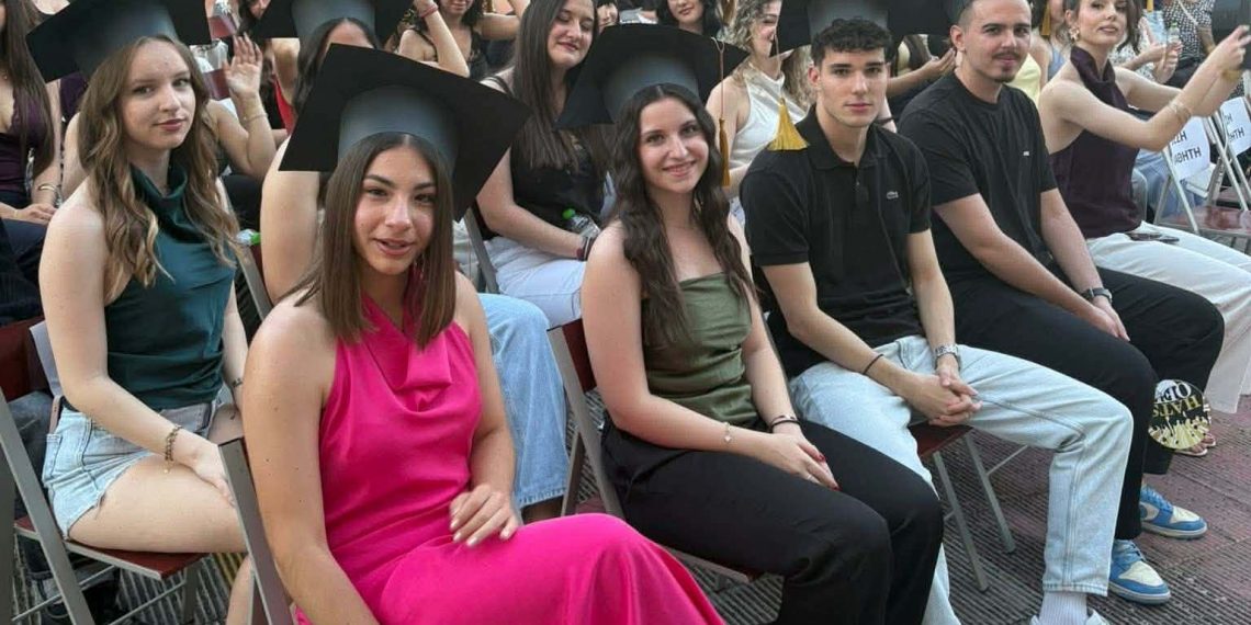 Συγκίνηση, χαμόγελα και όνειρα στην τελετή αποφοίτησης του 3ου ΓΕΛ Τρικάλων «Οδυσσέας Ελύτης»