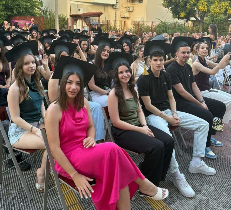 Συγκίνηση, χαμόγελα και όνειρα στην τελετή αποφοίτησης του 3ου ΓΕΛ Τρικάλων «Οδυσσέας Ελύτης»