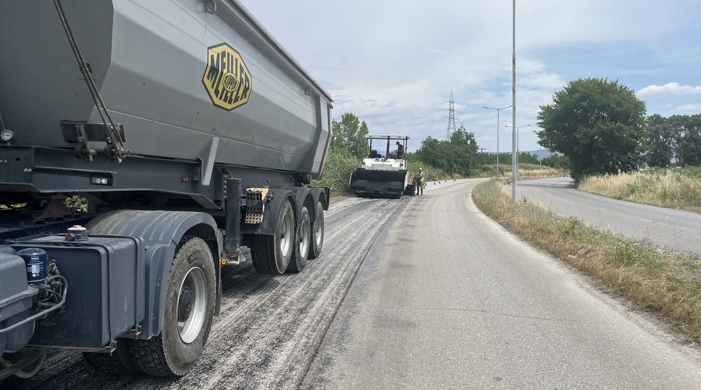 Μεγάλη ασφαλτόστρωση 16.000 τ.μ. στον Ν.Α περιφερειακό των Τρικάλων από τον Δ. Τρικκαίων – Αυτοψία Σακκά