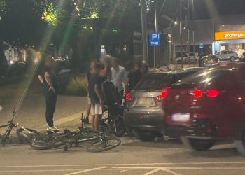 Αναστάτωση στην Κεντρική Πλατεία Τρικάλων από πτώση δικυκλιστή στη διάβαση