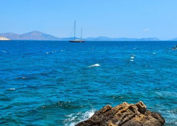 Καιρός: Τα μελτέμια συγκρατούν τη θερμοκρασία – Πότε θα μας επηρεάσει ο ευρωπαϊκός καύσωνας