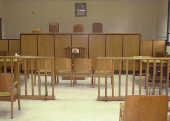 Πολιορκεί την πρώην σύντροφό του και δεν αποδέχεται τον χωρισμό – Στο σκαμνί για ενδοοικογενειακή απειλή