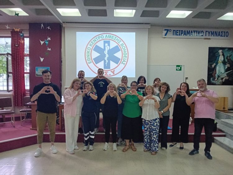 7ο Πειραματικό Γυμνάσιο Τρικάλων: Επιμορφωτική δράση Πρώτων Βοηθειών από διασώστριες του ΕΚΑΒ