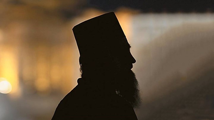 “Μοναχοί” περιτρέχουν την περιοχή μας και ζητούν χρήματα υπέρ των Ιερών Κελλίων του Αγίου Όρους – “Δεν έδωσα άδεια σε κανέναν για την διενέργεια εράνου”, λέει ο Μητροπολίτης Τρίκκης κ. Χρυσόστομος