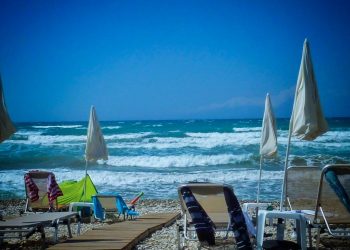Αλλάζει ο καιρός: Έρχονται μπόρες σε αρκετές περιοχές – Ενισχύονται τα μελτέμια στο Αιγαίο