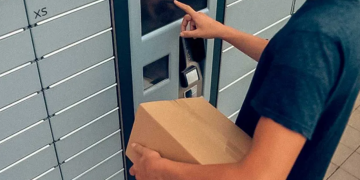 Δύο νεαροί παρέλαβαν με δέμα από θυρίδα κάνναβη πλέον του 1 κιλού! Τι βρήκε η ΕΛ.ΑΣ. στις οικίες τους (ΦΩΤΟ)