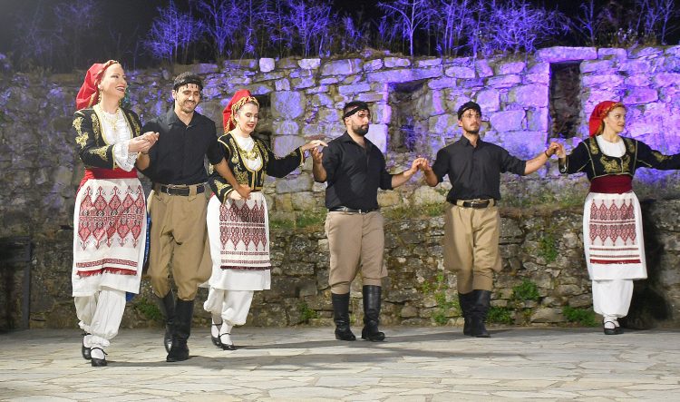 «Στιγμές Γλεντιού…» από τον Χορευτικό Όμιλο Τρικάλων
