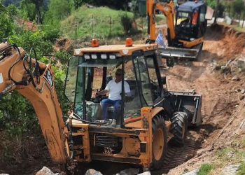 Ξεκίνησε η κατασκευή τοιχείου αντιστήριξης στην είσοδο του Σκεπαρίου – Παρέμβαση για την αποκατάσταση των ζημιών από την κακοκαιρία Boris