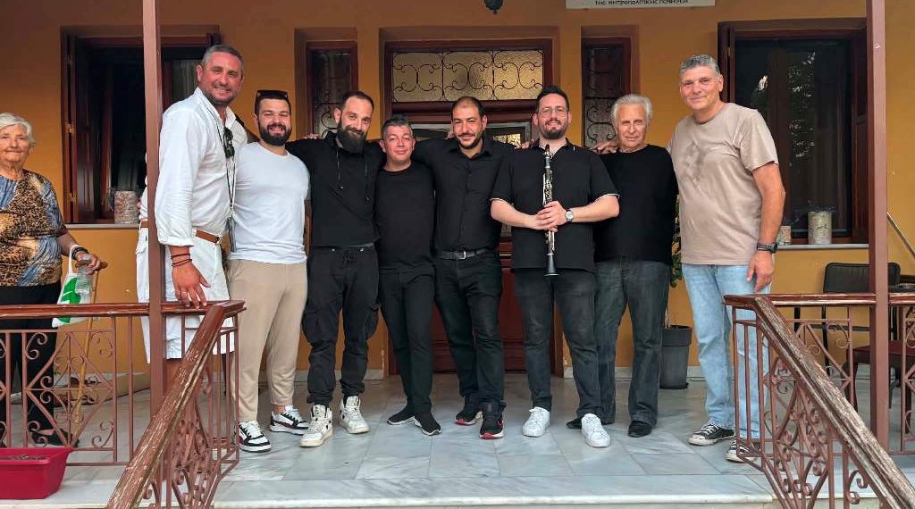 «ΜοιράΖΩμαι» αγάπη με τους ηλικιωμένους του Γηροκομείου Μεγάλων Καλυβίων