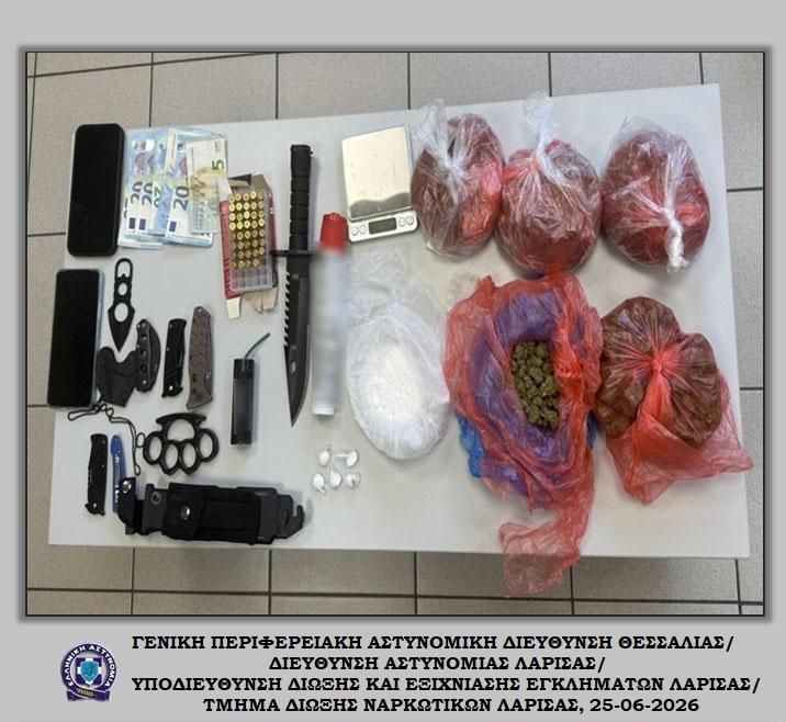 Ναρκωτικά και οπλισμό εντόπισαν αστυνομικοί σε οικία 21χρονου