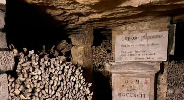 Επίσκεψη στις εντυπωσιακές κατακόμβες του Παρισιού