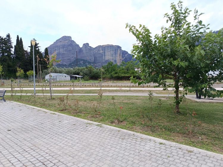 Με γοργούς ρυθμούς προς την ολοκλήρωση το Δημοτικό Πάρκο Καλαμπάκας «Χρ. Σινάνης» – Παράδοση στους πολίτες μέσα στο καλοκαίρι