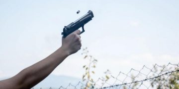 Εννέα συλλήψεις για άσκοπους πυροβολισμούς, οπλοκατοχή, κλοπή, ναρκωτικά και… φορητό ασύρματο
