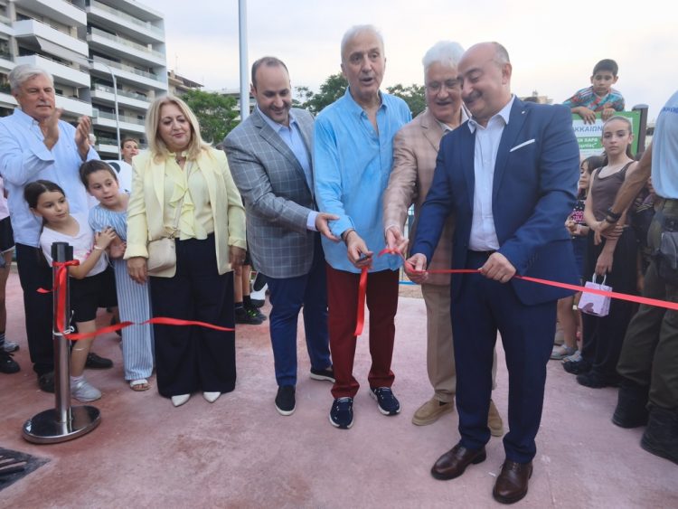 Με συνοδό τη ζωντάνια των παιδιών, εγκαινιάστηκε το κόσμημα των Τρικάλων, η “Πλατεία Στέργιου και Ζωής Σαράντη”