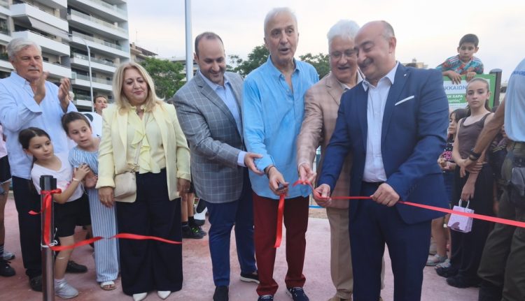 Με συνοδό τη ζωντάνια των παιδιών, εγκαινιάστηκε το κόσμημα των Τρικάλων, η “Πλατεία Στέργιου και Ζωής Σαράντη”