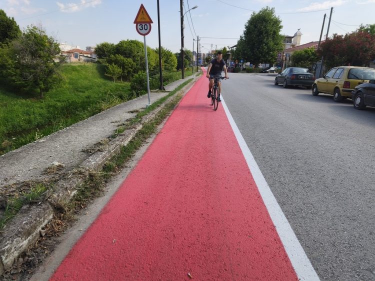 Νέος ποδηλατόδρομος στην οδό Λέσβου, διαγραμμίσεις στην πόλη για την ασφάλεια των ποδηλατών