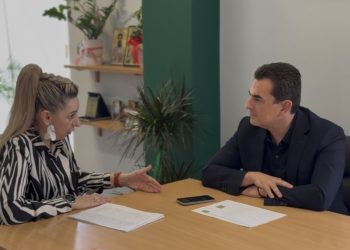 Συνάντηση Κώστα Σκρέκα με τη Διοικήτρια του Νοσοκομείου Τρικάλων, Λία Ρογγανάκη