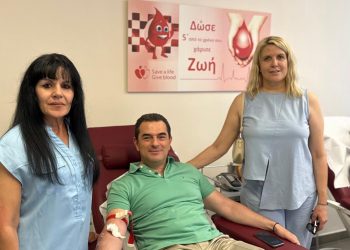 Στην εθελοντική αιμοδοσία της ΔΕΕΠ Τρικάλων ο Κώστας Σκρέκας – «Δέκα λεπτά από τον χρόνο μας μπορεί να σώσουν μια ζωή.»