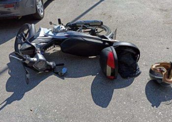 Δείτε βίντεο: Σοκάρει η στιγμή που μηχανάκι παρασύρει και τραυματίζει μικρό παιδί