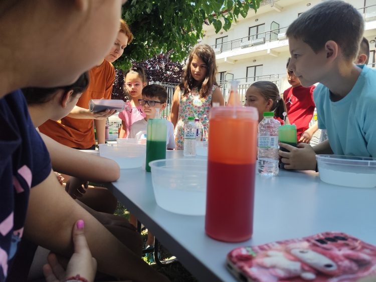 Με επιτυχία ολοκληρώθηκε το εργαστήριο «Μικροί Επιστήμονες, Μεγάλες Ιδέες» στη Βιβλιοθήκη Καλαμπάκας
