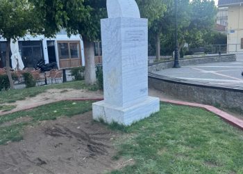Ο Δήμος Μετεώρων καταδικάζει τον βανδαλισμό των προτομών του Παπαθύμιου Βλαχάβα και του Χριστόδουλου Χατζηπέτρου