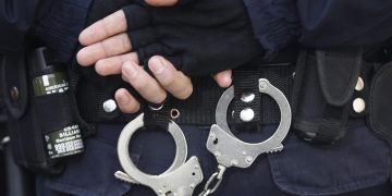 “Στα πράσα” 52χρονος με κοκαΐνη, χειροπέδες σε υπεύθυνο μπαρ για …υπερβολικά ντεσιμπέλ