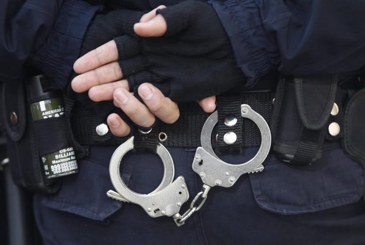 “Στα πράσα” 52χρονος με κοκαΐνη, χειροπέδες σε υπεύθυνο μπαρ για …υπερβολικά ντεσιμπέλ