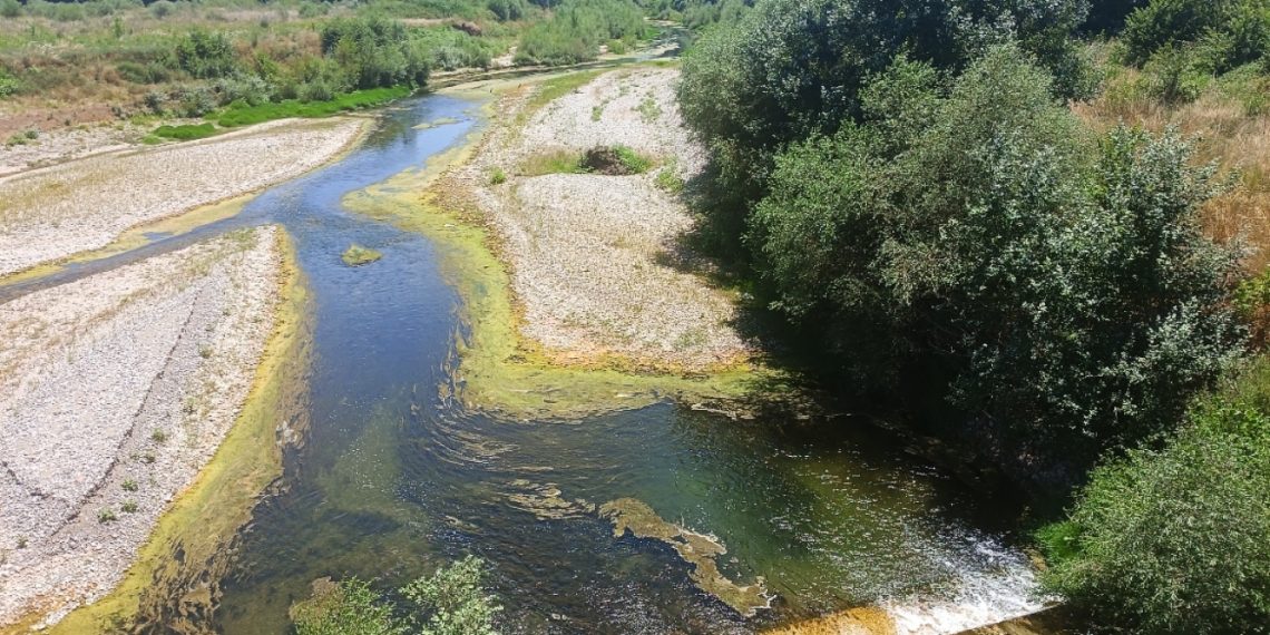 Αποκαρδιωτικές οι εικόνες από τον Πηνειό στα Τρίκαλα: Εμφανής η πτώση της ροής του, δείτε φωτογραφίες