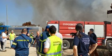 Λάρισα: Οριοθετημένη η μεγάλη φωτιά σε μονάδα ανακύκλωσης – Για εμπρησμό μιλά ο ιδιοκτήτης (ΦΩΤΟ)