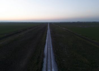 Αυτός είναι ο χρονικός στόχος για τα έργα αποκατάστασης του σιδηροδρόμου στη Θεσσαλία (βίντεο)