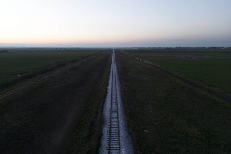 Αυτός είναι ο χρονικός στόχος για τα έργα αποκατάστασης του σιδηροδρόμου στη Θεσσαλία | Τι γίνεται με το κομμάτι Παλαιοφάρσαλος – Καλαμπάκα (βίντεο)
