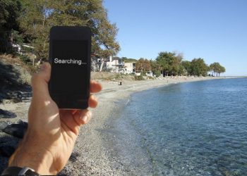 Απομονωμένοι κάτοικοι και παραθεριστές στο Κόκκινο Νερό – Τρεις μέρες χωρίς επικοινωνία