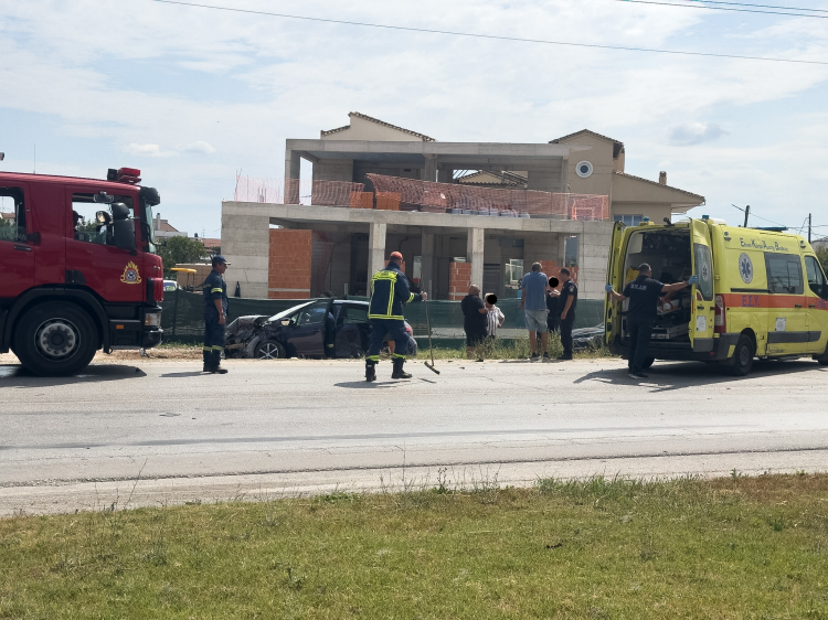 Τροχαίο με τέσσερις τραυματίες στην Περιφερειακή Τρικάλων (φωτ.)