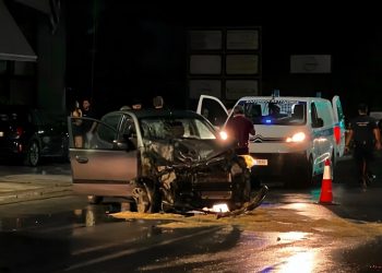 Δείτε φωτογραφίες: Σφοδρό τροχαίο τα μεσάνυχτα – Αγροτικό συγκρούστηκε με αυτοκίνητο – Τραυματίστηκε μια κοπέλα